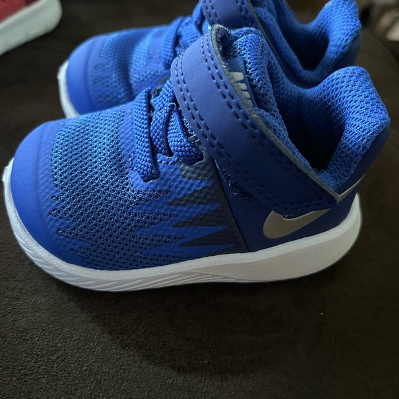 Toddler Nike Sneaker - Picture 1 of 2